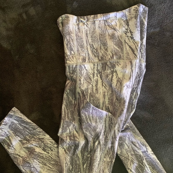 P’tula Chandra Workout Leggings - Picture 6 of 6